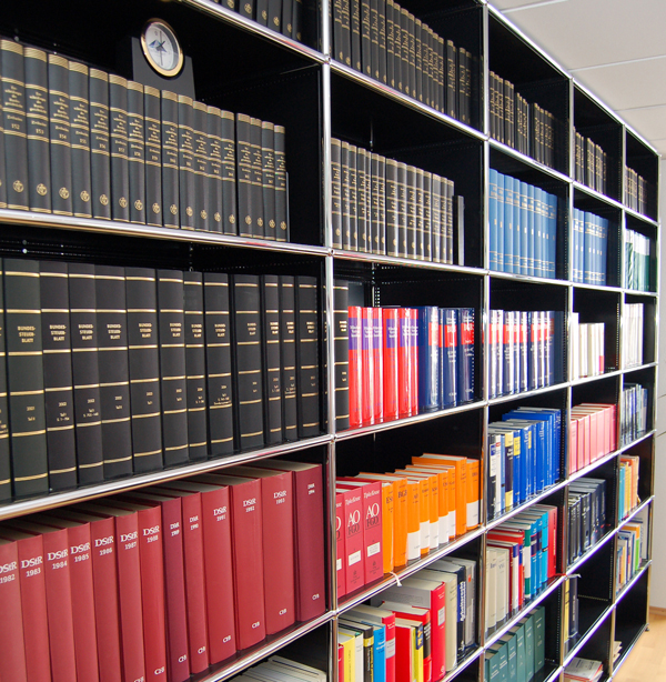 Foto eines Bücherregals